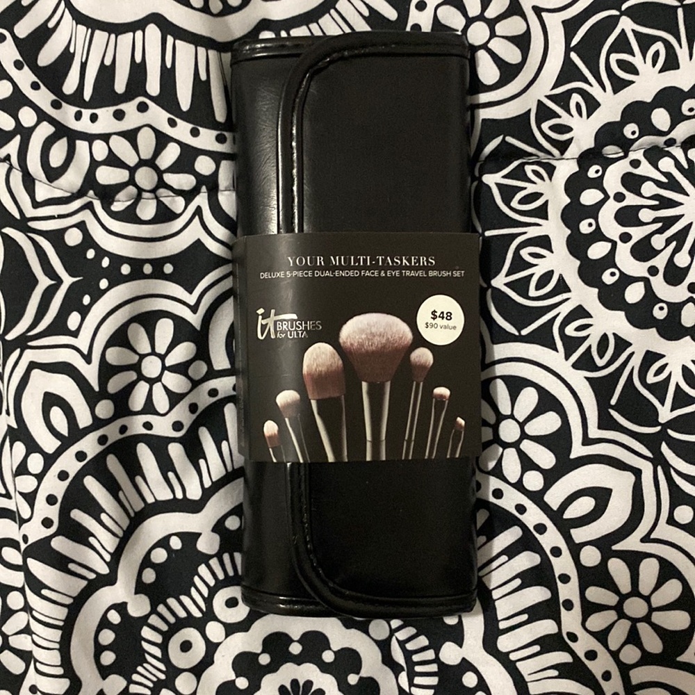 Face & eye makeup brush set